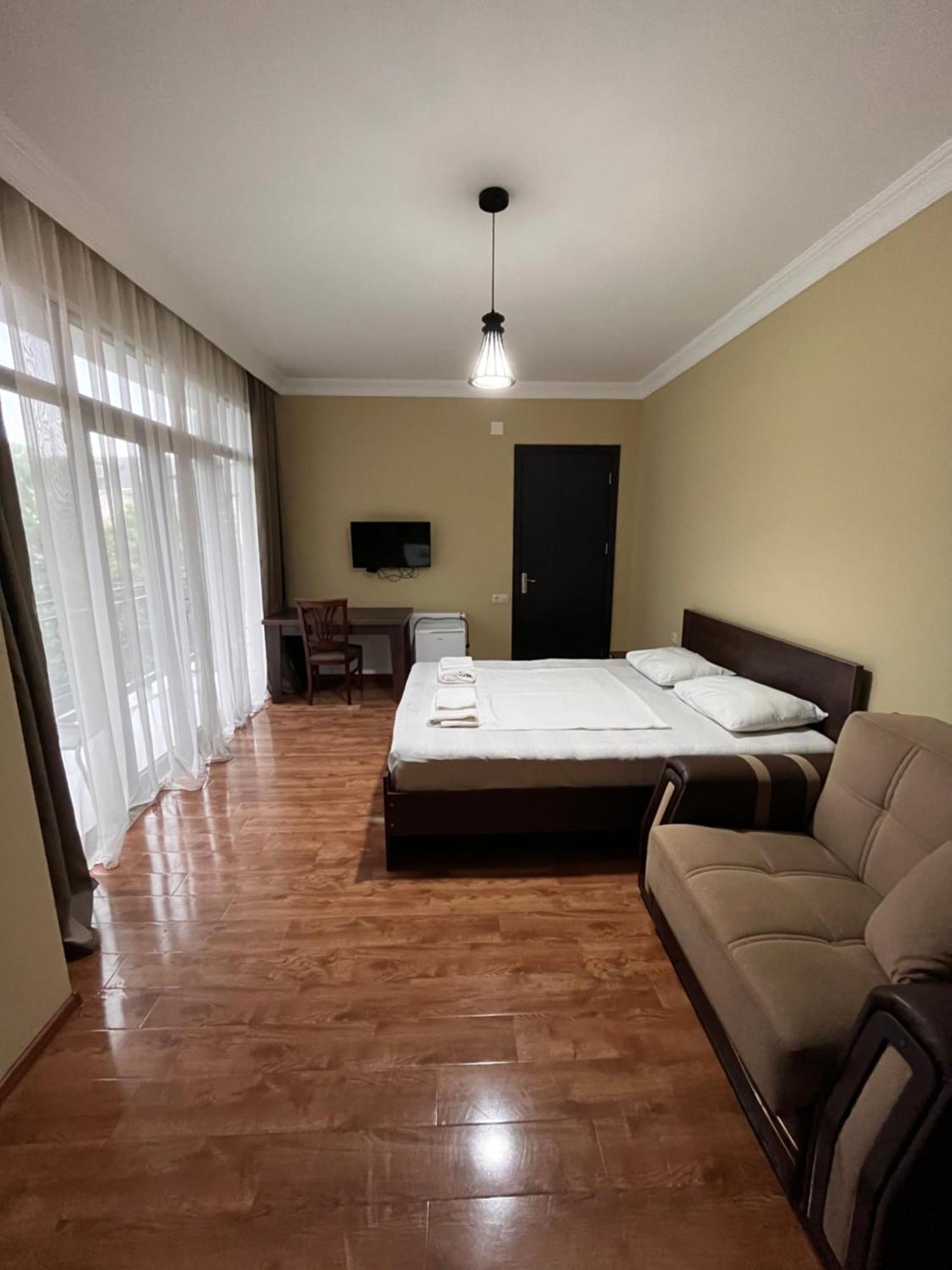 Guest House Madonna Kobuleti Zewnętrze zdjęcie